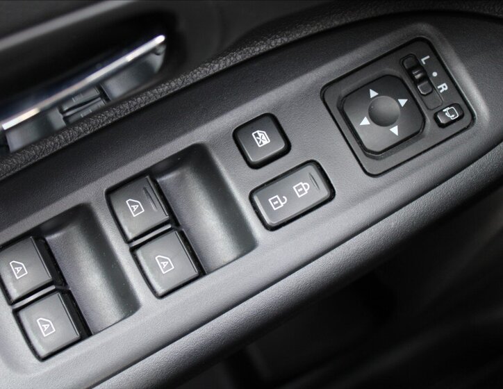 Mitsubishi Outlander SUV / Terénní 2,0 l 110 kw