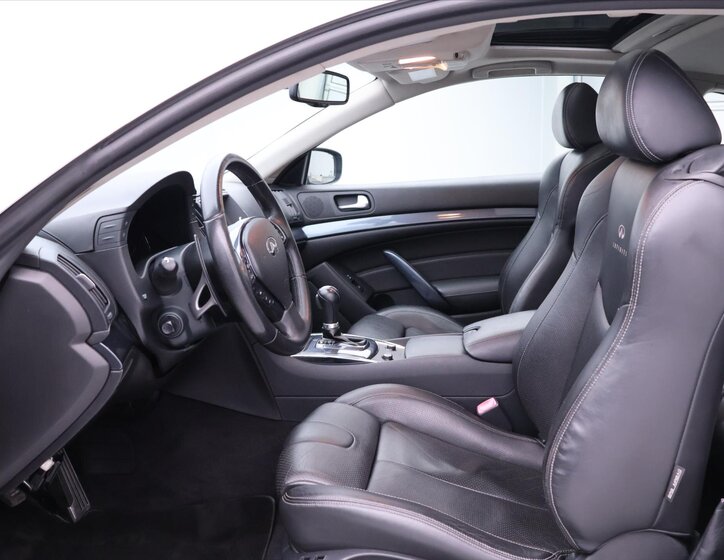 Infiniti G37 11