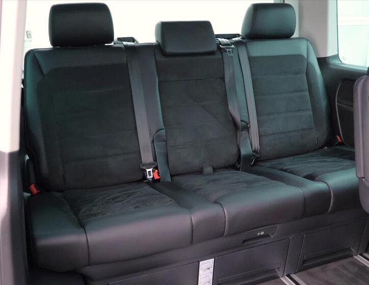 Volkswagen Multivan 13