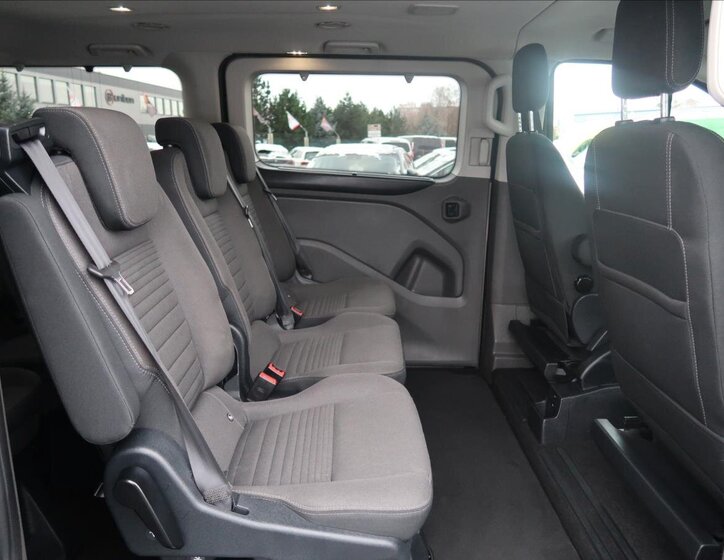 Ford Tourneo Custom MPV 2,0 l 136 kw