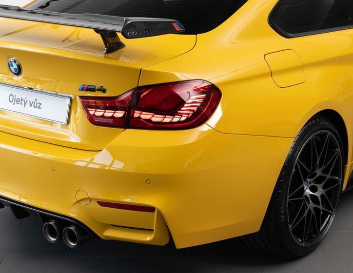BMW M4 9