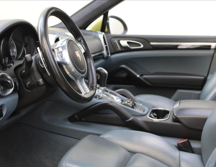 Porsche Cayenne SUV / Terénní 4,8 l 294 kw