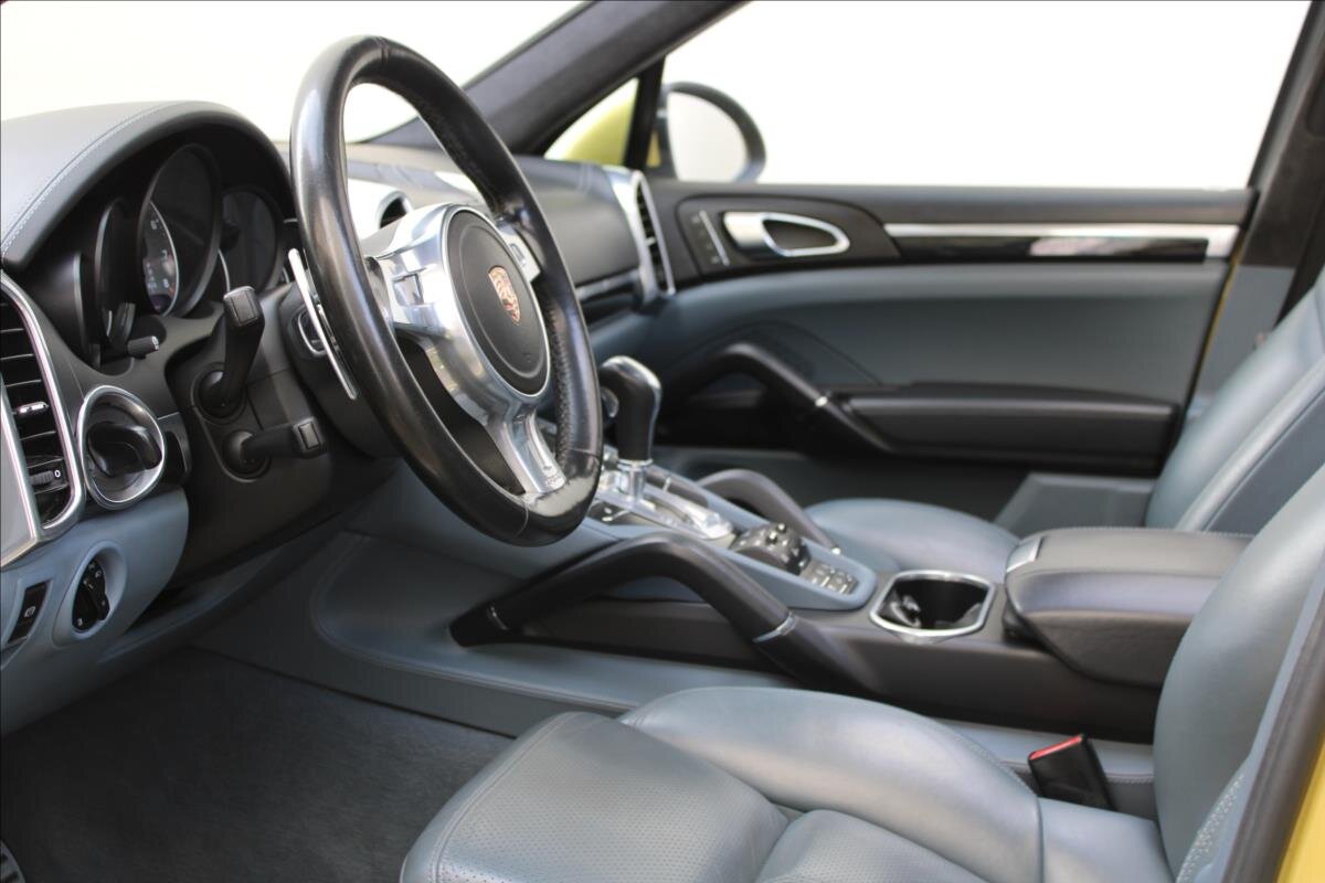 Porsche Cayenne SUV / Terénní 4,8 l 294 kw