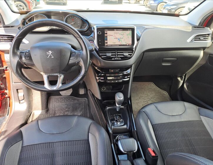 Peugeot 2008 MPV 1,2 l 81 kw