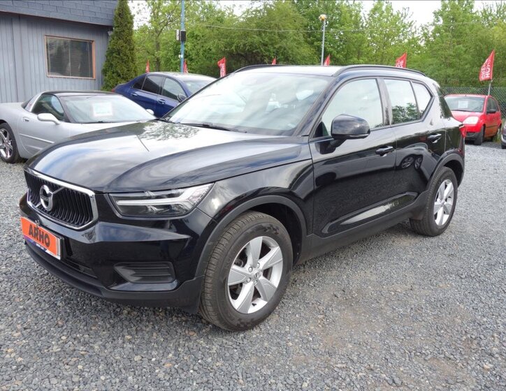 Volvo XC40 SUV / Terénní 2,0 l 110 kw