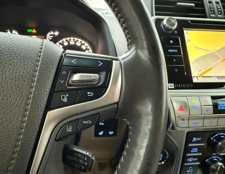 Toyota Land Cruiser 13