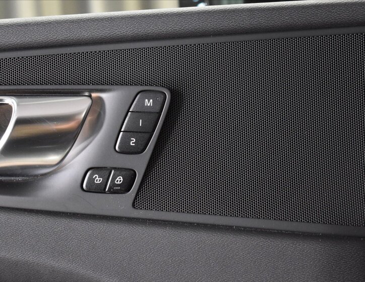 Volvo XC60 SUV / Terénní 2,0 l 145 kw