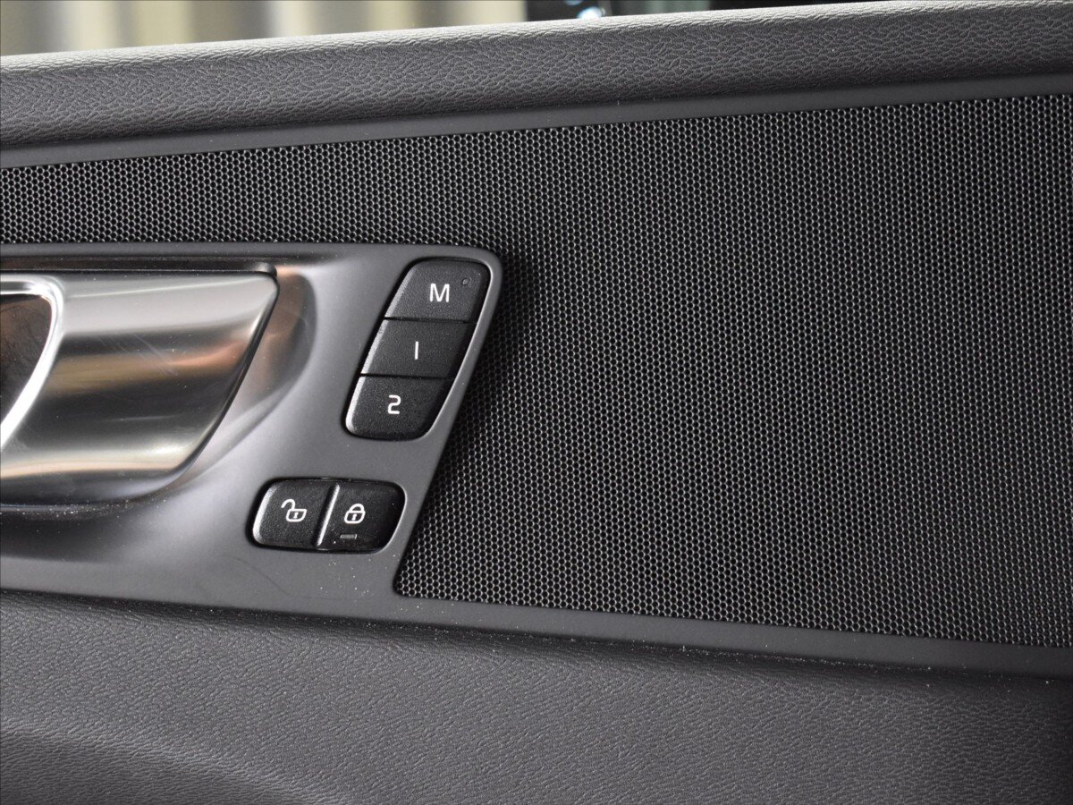 Volvo XC60 SUV / Terénní 2,0 l 145 kw