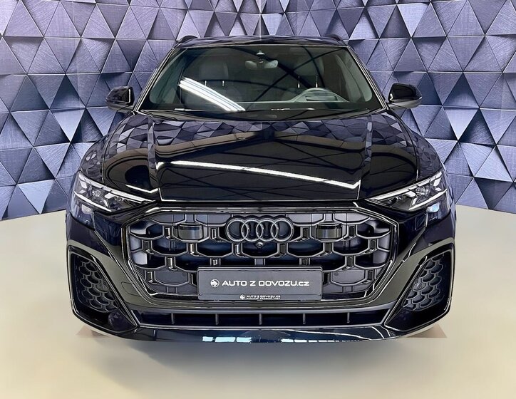 Audi Q8 SUV 3,0 l 210 kw