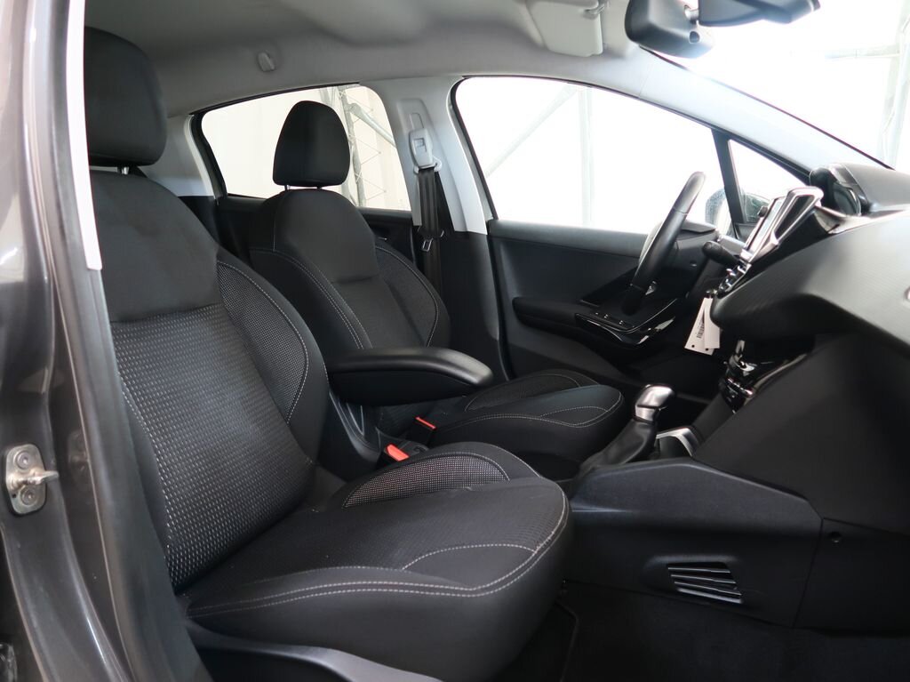 Peugeot 208 Hatchback 1,2 l 61 kw