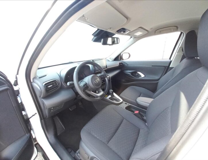 Toyota Yaris Cross CUV / Crossover 1,5 l 68 kw