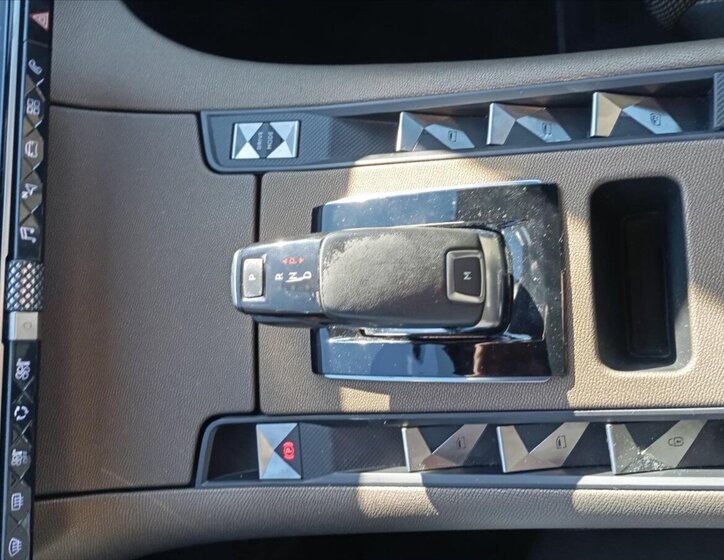 DS Automobiles DS7 Crossback Kombi 2,0 l 130 kw