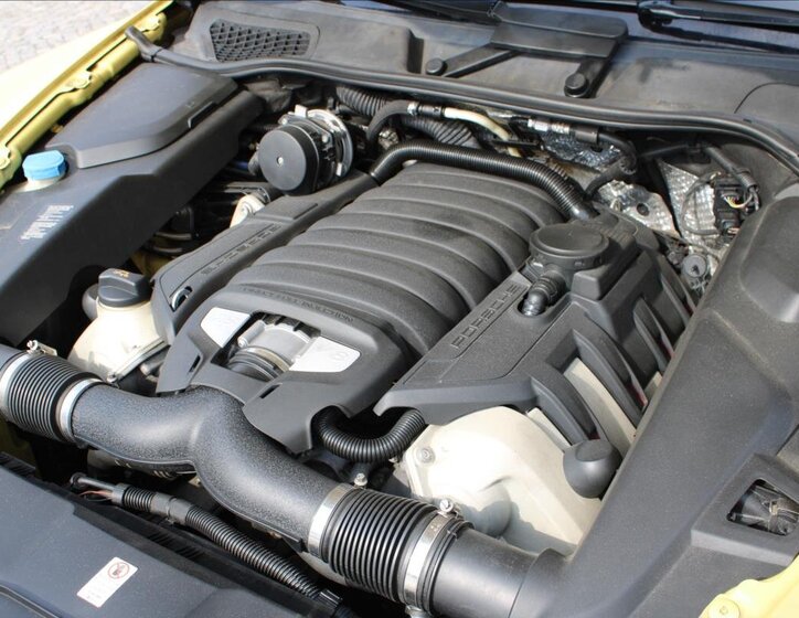 Porsche Cayenne SUV / Terénní 4,8 l 294 kw
