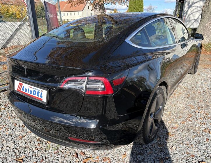 Tesla Model 3 Sedan 0,0 239 kw