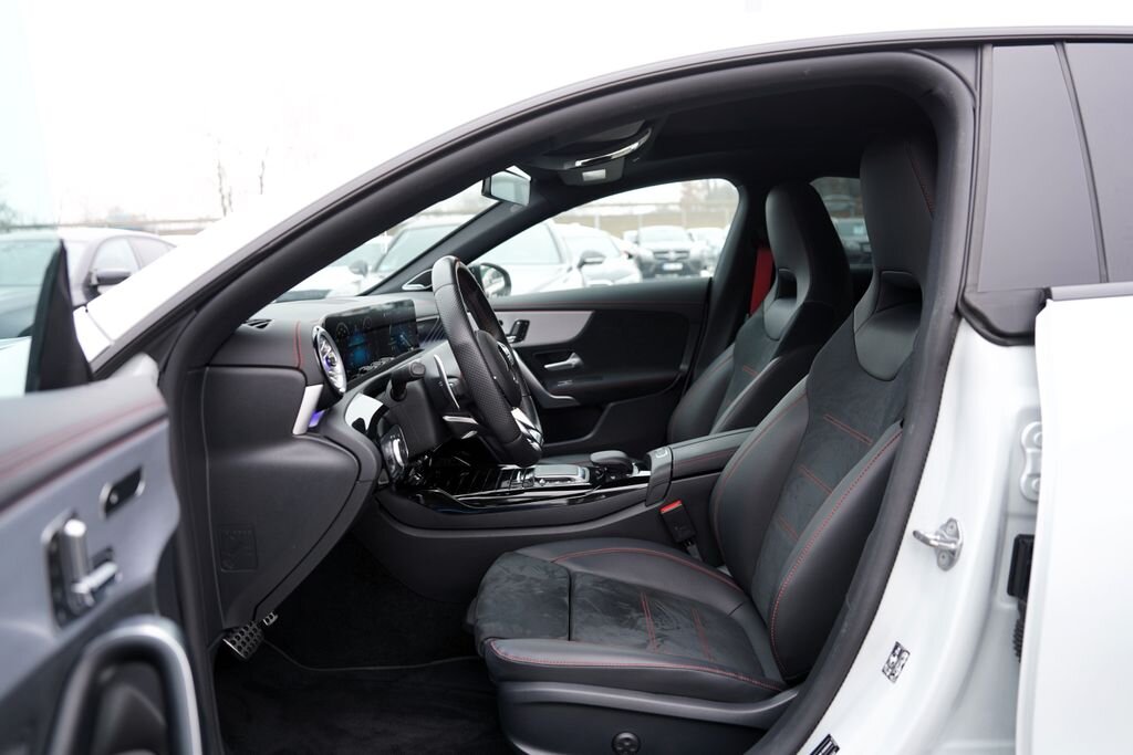 Mercedes-Benz CLA Sedan 2,0 l 340 kw