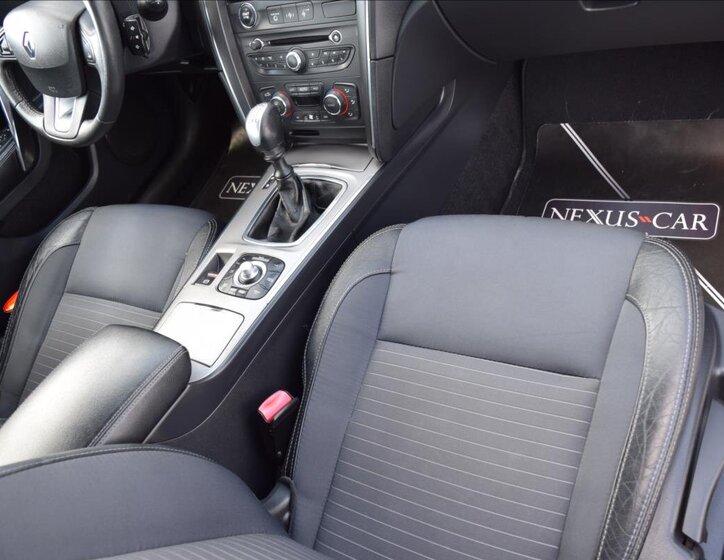 Renault Latitude Sedan / Limuzína 2,0 l 110 kw