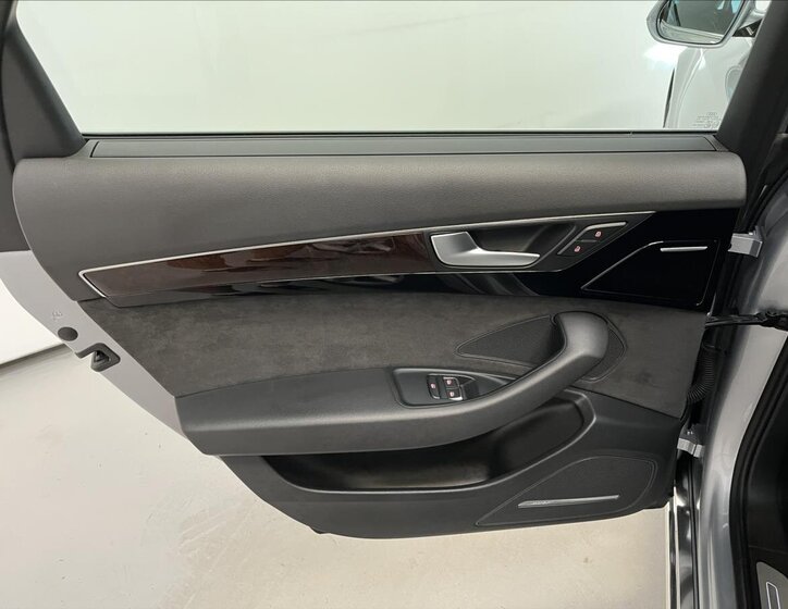 Audi A8 Sedan / Limuzína 3,0 l 190 kw