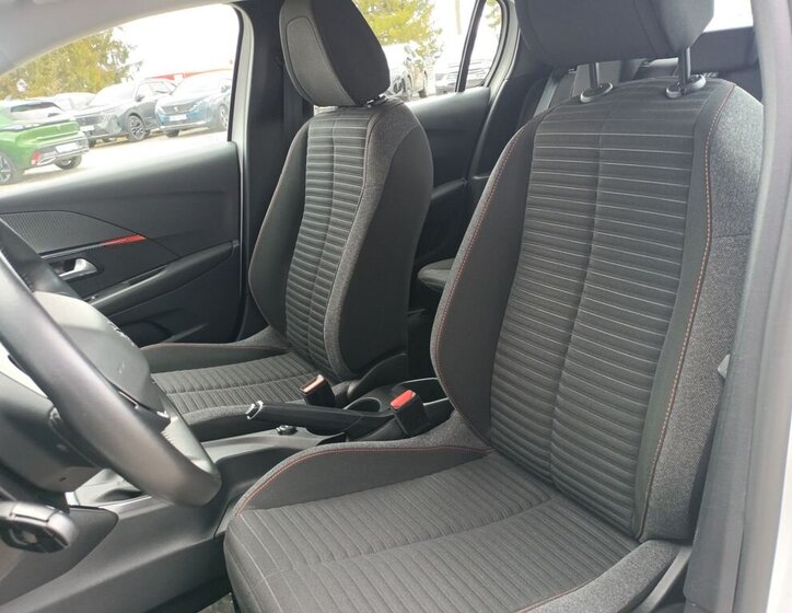 Peugeot 208 Hatchback 1,2 l 55 kw