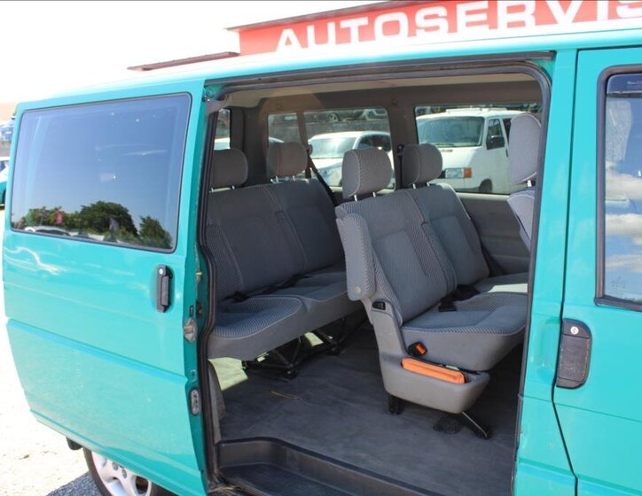 Volkswagen Caravelle Kombi 2,4 l 57 kw