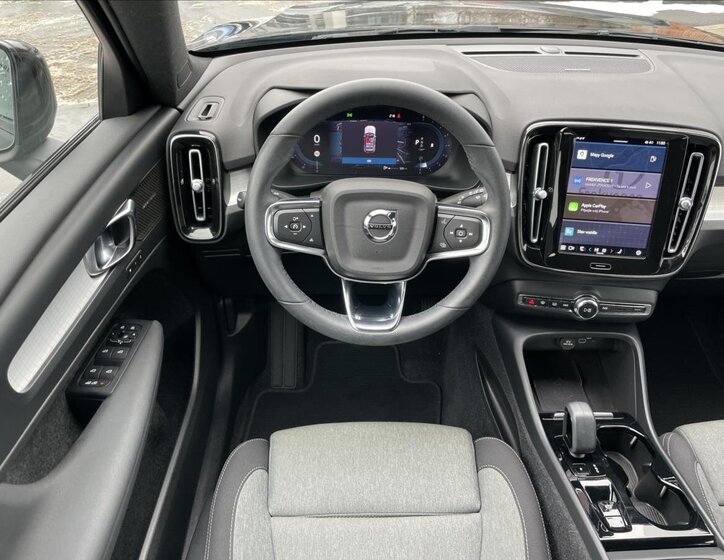 Volvo XC40 SUV / Terénní 2,0 l 145 kw