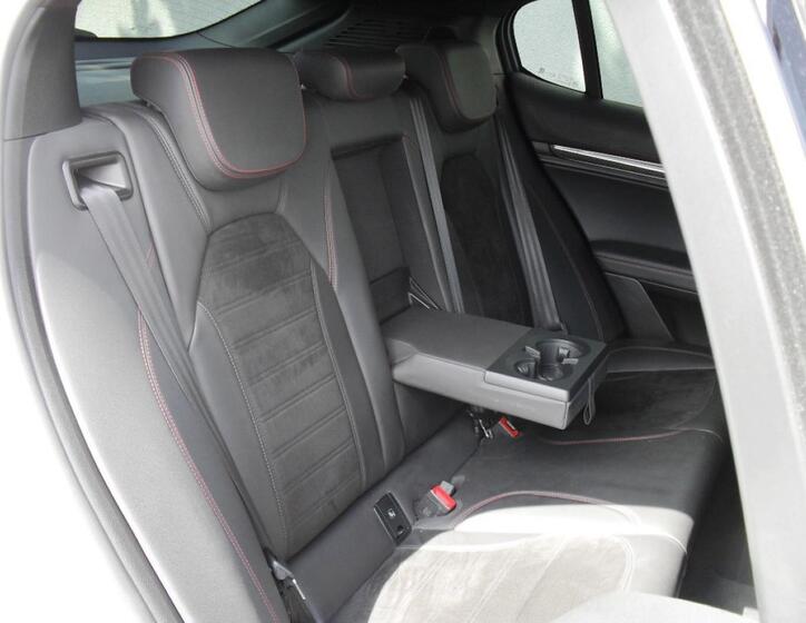 Alfa Romeo Stelvio 19