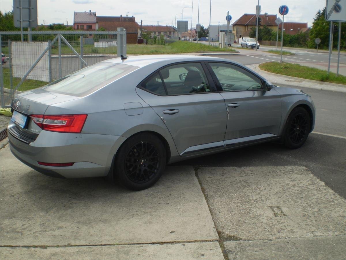 Škoda Superb Sedan 1,4 l 110 kw