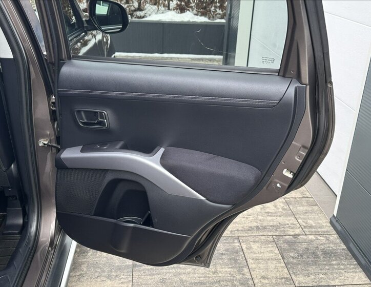 Mitsubishi Outlander SUV 2,3 l 130 kw