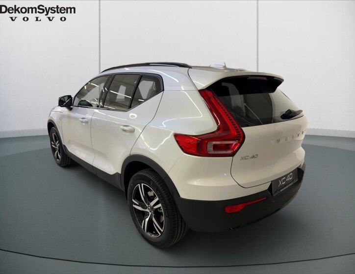Volvo XC40 SUV / Terénní 2,0 l 120 kw
