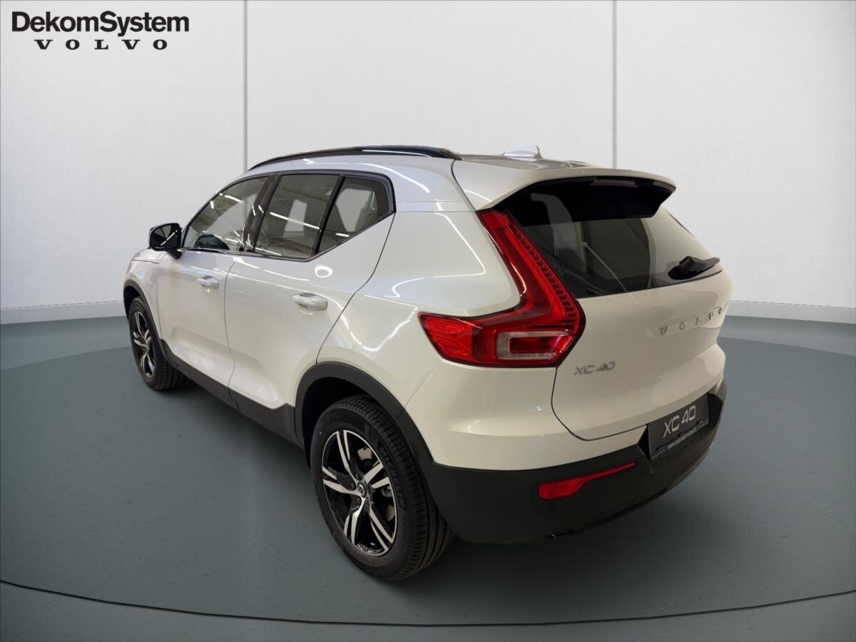 Volvo XC40 SUV / Terénní 2,0 l 120 kw