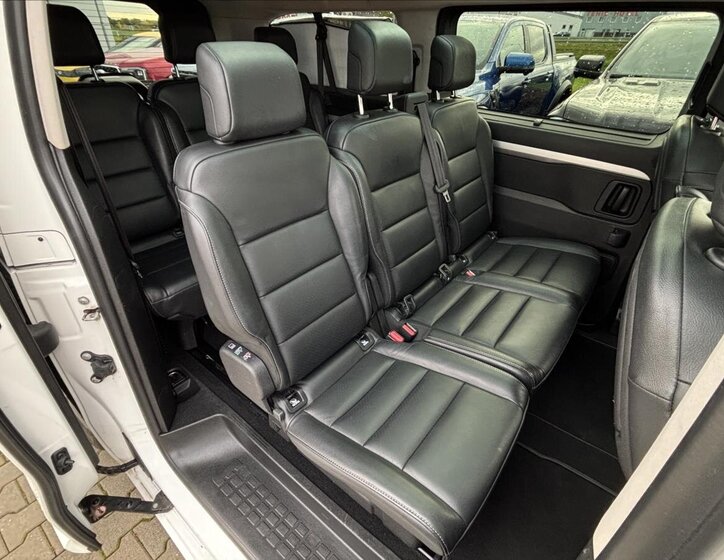 Peugeot Traveller 18