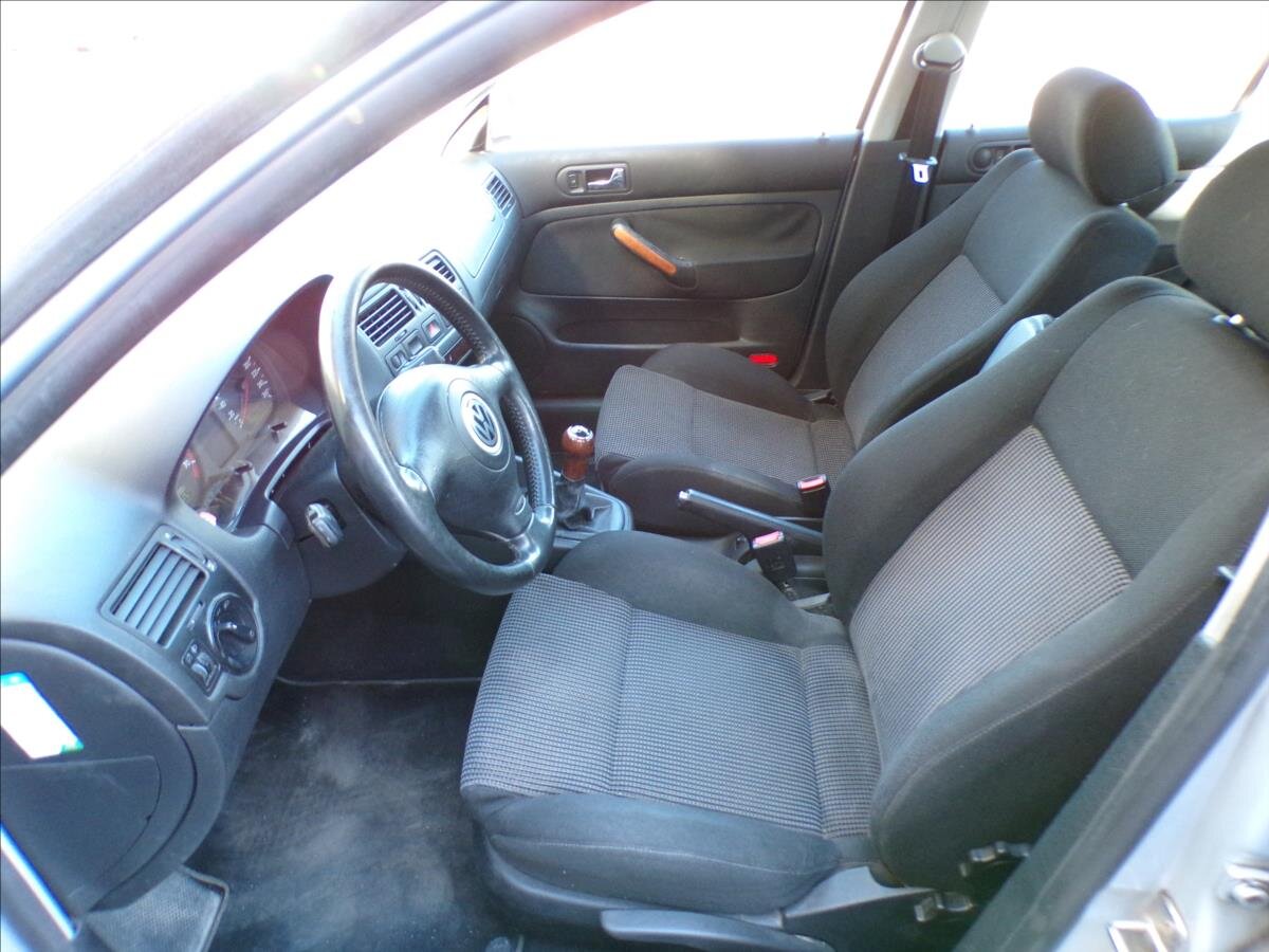 Volkswagen Bora Sedan / Limuzína 1,6 l 74 kw