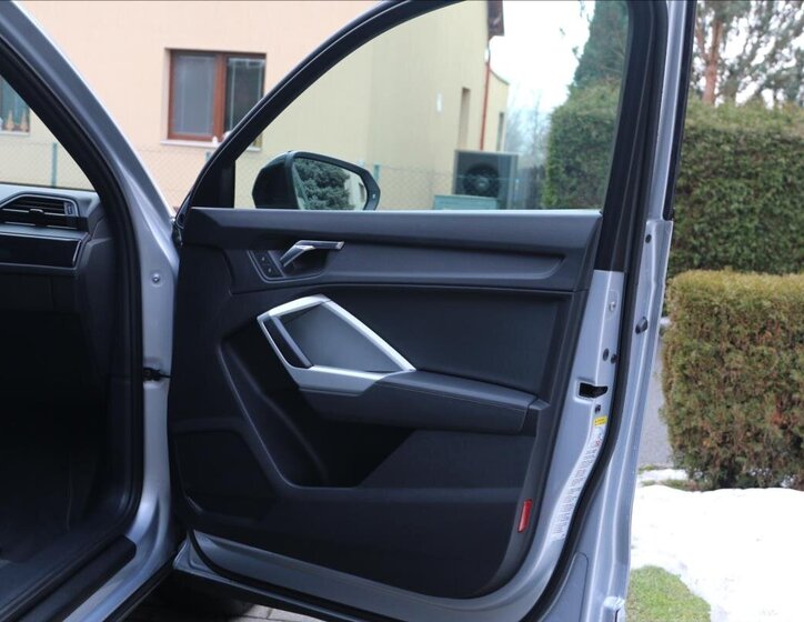 Audi Q3 SUV 2,3 l 137 kw