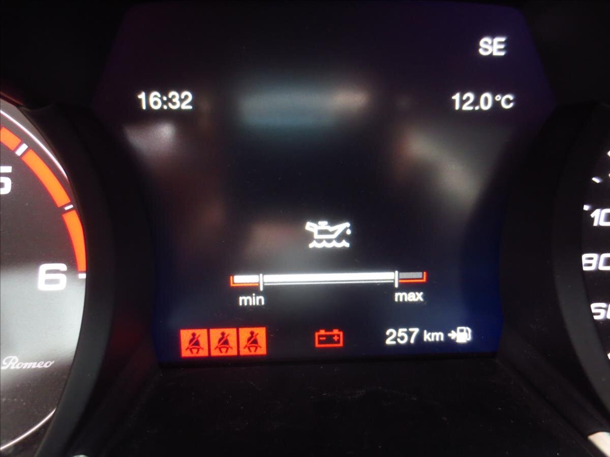 Alfa Romeo Giulia Sedan / Limuzína 2,1 l 110 kw