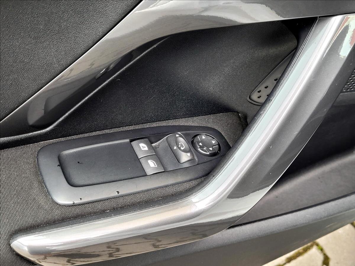 Peugeot 2008 SUV 1,2 l 60 kw