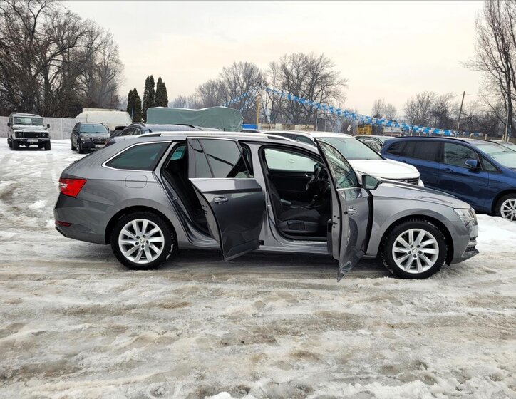 Škoda Superb 18