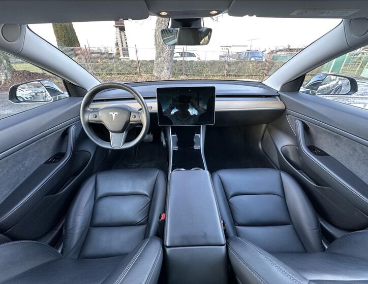 Tesla Model 3 Sedan / Limuzína 0,0 239 kw