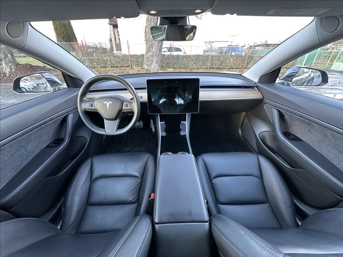 Tesla Model 3 Sedan / Limuzína 0,0 239 kw