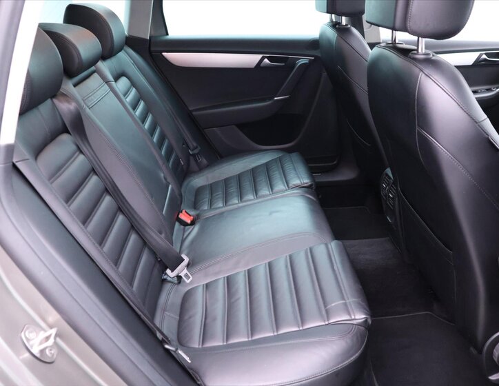 Volkswagen Passat Kombi 1,6 l 77 kw