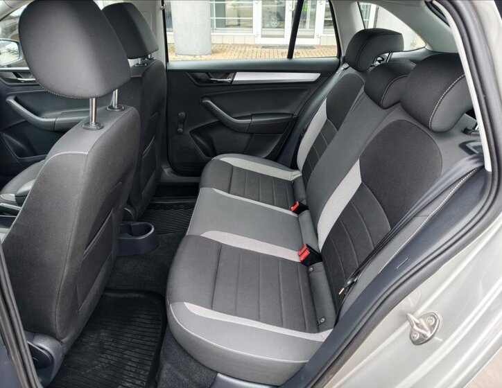 Škoda Rapid Hatchback 999,0 81 kw