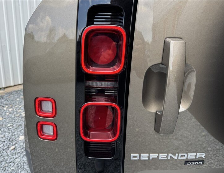 Land Rover Defender SUV / Terénní 3,0 l 221 kw