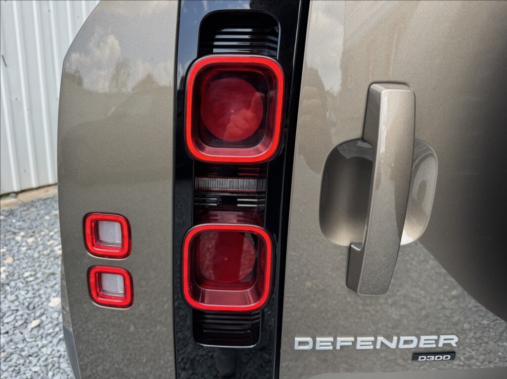 Land Rover Defender SUV / Terénní 3,0 l 221 kw