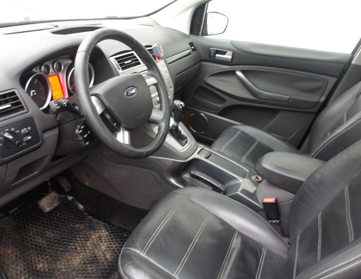 Ford Kuga SUV 2,0 l 120 kw