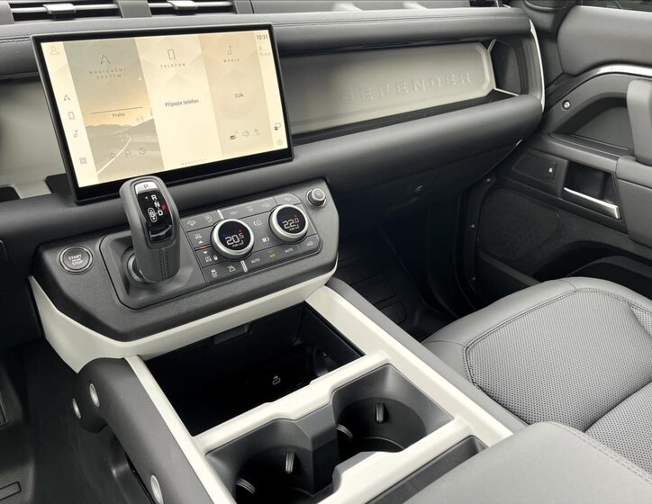 Land Rover Defender SUV 3,0 l 147 kw
