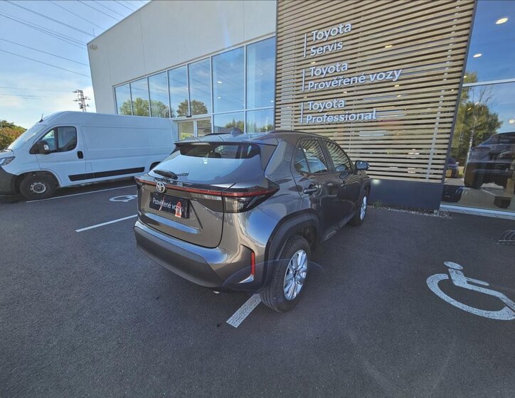 Toyota Yaris Cross 13