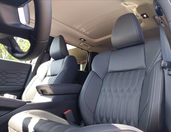 Mitsubishi Outlander SUV / Terénní 2,4 l 225 kw