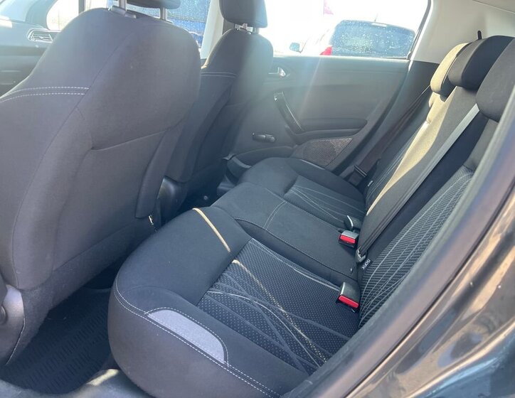 Peugeot 208 Hatchback 1,2 l 60 kw