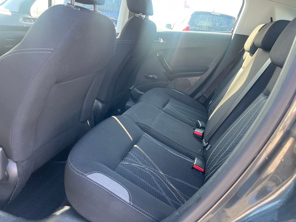 Peugeot 208 Hatchback 1,2 l 60 kw