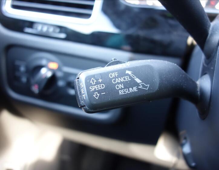 Volkswagen Touareg 8