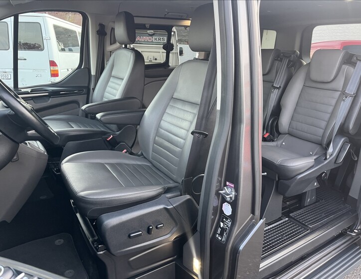 Ford Tourneo Custom 19