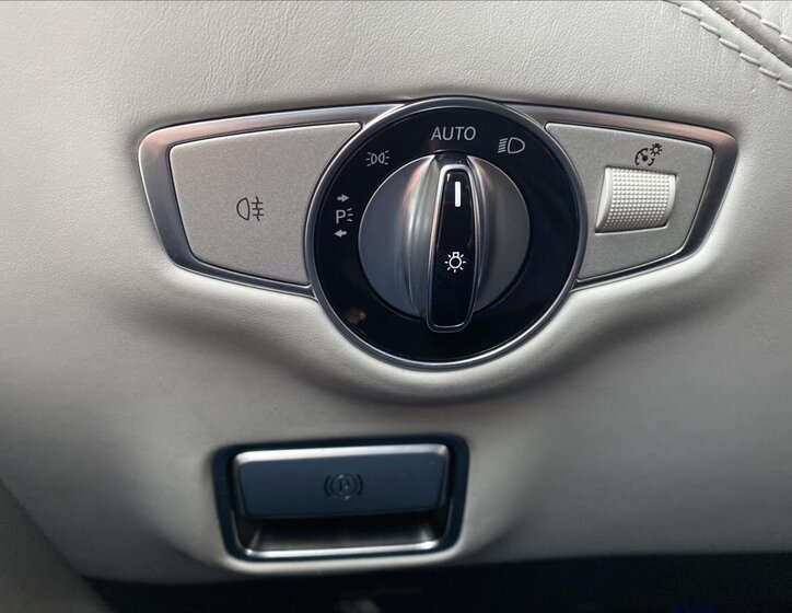 Mercedes-Benz Třídy S Kupé 4,0 l 450 kw